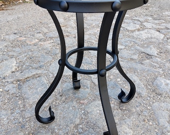 Base de mesa de hierro forjado a mano: Acabado en terciopelo negro