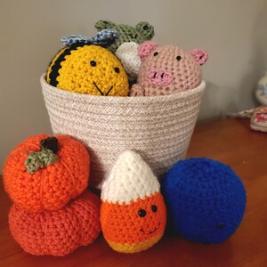 Cute crocheted plushies and fall decor