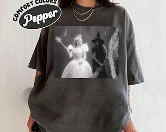 Wicked für guten Komfort Farben Shirt, Elphaba und Glinda T-Shirt, Broadway Musical Graphic Tee, Wicked Film Hexe Ästhetisches Top, Theater Geschenk