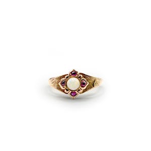 Anello antico vittoriano con opale, rubino e oro giallo 9 carati - Misura 6.25