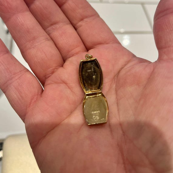Vintage Engraved Rectangular Locket - 9ct Yellow … - image 3
