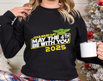 Sudadera "May The Fourth Be With You" de Star Wars, camiseta del Día de Star Wars, sudadera con capucha Grogu de Star Wars, cuello redondo de The Mandalorian, 332591