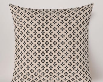 Funda de almohada con micromedallón / Cojín neutro en gris carbón / Cojín con mosaico geométrico