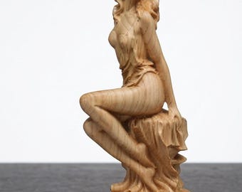 Hand-carved wooden statue of a seated woman - Artistic draped nude sculpture - Handmade interior decoration - 15cm - Handmade in France