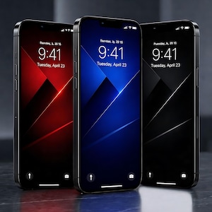 Könnte beinhalten: Drei Smartphones mit schwarzen Rahmen und Bildschirmen, die 9:41 Uhr am Dienstag, 23. April anzeigen. Die Bildschirme zeigen abstrakte geometrische Designs in Rot, Blau und Schwarz. Die Telefone stehen auf einer dunklen Oberfläche.