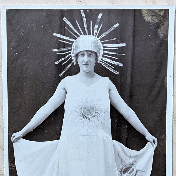 Flapper Dressed as the Sun / Weimar Germany / Quirky! / c. 1925