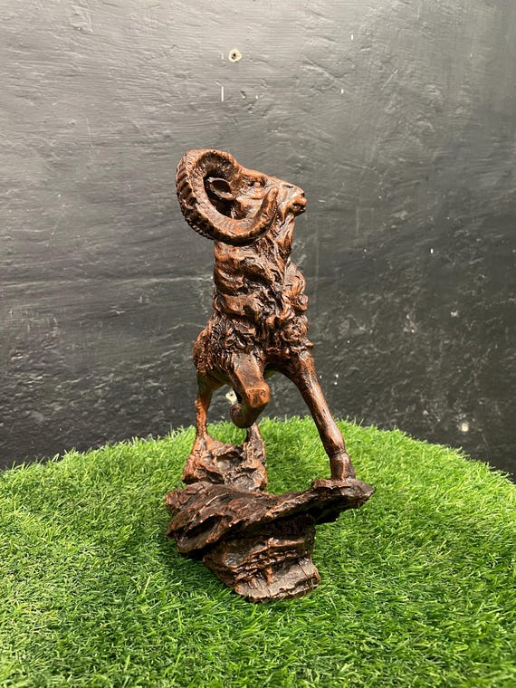 イタリア 木彫りの野生の羊アンティーク G02186 アンティーク 古い