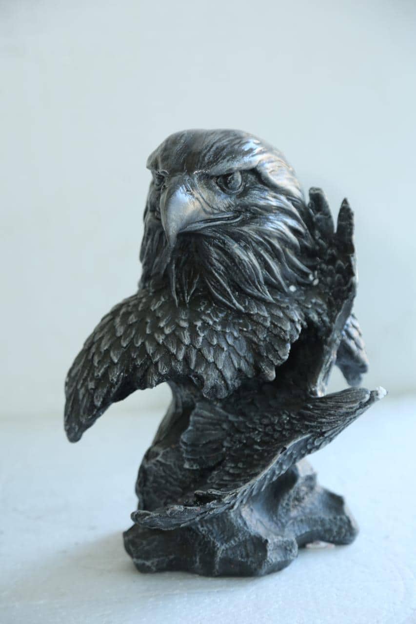 ブロンズ仕上げの鷲の彫刻：野生動物の樹脂像 - Etsy 日本