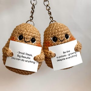Motywacyjny komunikat Brelok szydełkowy Pozytywny ziemniak Wsparcie emocjonalne Amigurumi ziemniak Podarunek na poprawę nastroju Pozytywny cytat Brelok szydełkowy