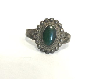 Vintage GreenTurquoise and Silver Ring - Size 6
