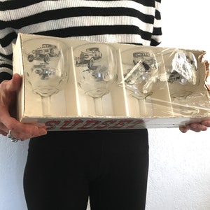 NOS Set of 4 Vintage Goblet Wine Beer Glasses w Classic Cars