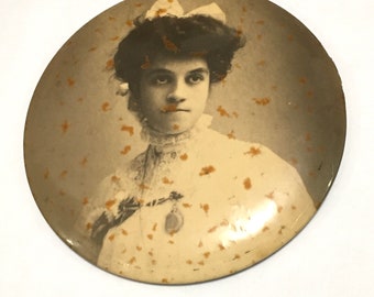 Round Celluloid Victorian Photo