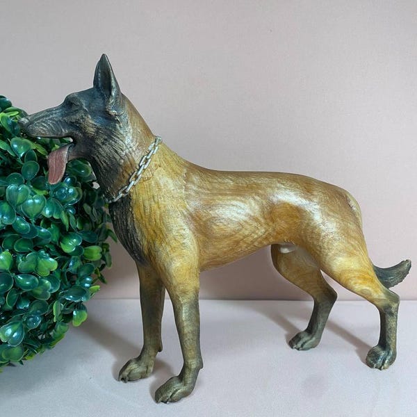 Estatua de pastor belga malinois: figura de perro de madera tallada a mano