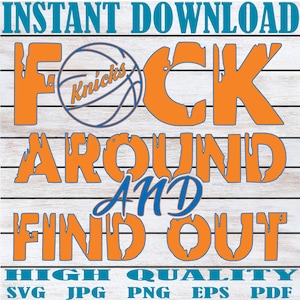 以下が含まれることがあります： オレンジと青で「F*ck Around And Find Out」というテキストが入ったデジタルデザイン。バスケットボールのグラフィックと「Knicks」の文字。上部と下部には「Instant Download」と「High Quality」の文字。