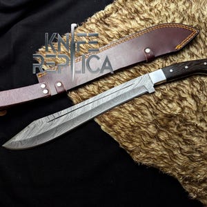 Machete fatto a mano in acciaio Damasco da 18&#39;&#39; con fodero in pelle / Machete con impugnatura in legno densificato / Regalo per lui / Regalo fatto a mano / Regalo di caccia
