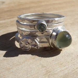 Prehnite and Aquamarine Stacking Ring Set with Repousse Silver Shell Sz 7 OOAK image 4