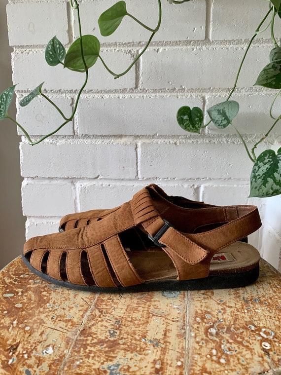 Vintage 1990s Shoes / Brown Nubuck Fisherman Sanda