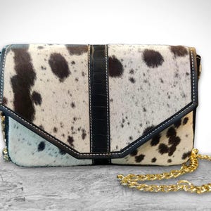 Cowhide Leather Crossbody Bag: Croc Embossed Clutch with Gold Chain