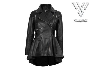 Chaqueta motera asimétrica con peplum de piel de cordero