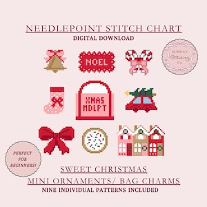 Op de afbeelding: Een digitaal kruissteekpatroon met negen mini-kerstornamenten. De afbeelding toont pixelachtige ontwerpen van een bel, een Noel-bord, zuurstokken, een kous, een cadeauzak, een auto met boom, een strik, een koekje en huizen.