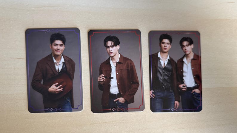 Puede incluir: Un juego de tres tazas de cer&aacute;mica con un acabado mate moteado. Cada taza presenta un color diferente: azul claro, crema y gris. Las tazas tienen un dise&ntilde;o simple y moderno y un asa c&oacute;moda.