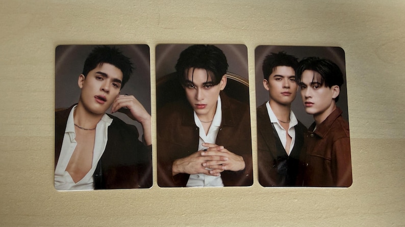 Puede incluir: Un letrero de madera r&uacute;stico con el texto "Welcome to our home" en letras blancas. El letrero presenta un acabado envejecido y un dise&ntilde;o sencillo y acogedor, perfecto para la decoraci&oacute;n de la puerta principal.