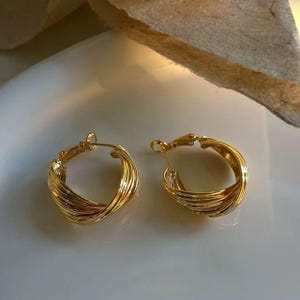 Yün Vintage Twisted Hoop Earrings for Women, 18K Gold Plated Statement Braided Ear Hoops,French Earrings perfect for daily use , Small Niche