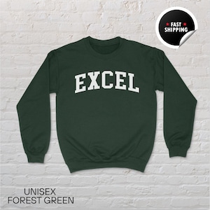 Pode incluir: Um moletom unissex verde floresta com a palavra "EXCEL" em letras brancas arqueadas no peito. O moletom tem mangas compridas e gola redonda. O texto "UNISEX FOREST GREEN" é impresso na parte inferior.