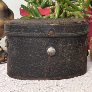 Vintage WWII Leather Binocular Case: 1940s Military Relic