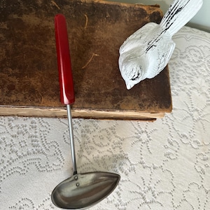 Vintage Red Bakelite Ladle – 1950s Englishtown Crown USA Stainless Steel Kitchen Tool – Free Ship to Most Areas