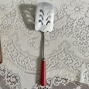 Vintage Red Bakelite Spatula – 1940s Made in USA Stainless Slotted Turner – Bullet Handle Kitchen Tool – Free Ship to Most Areas