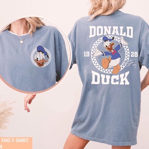 Retro 90s Donald Duck T-Shirt, Checkered Vintage Design, Magic Kingdom Collection, Cute Disney Character Tee, Perfect for Disney Fans