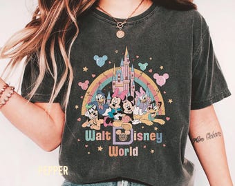 ヴィンテージ ディズニーワールド Tシャツ、シャツ、レトロな80年代ミッキー＆フレンズデザイン、クラシックなディズニーテーマパークスタイル、ディズニーファンに最適