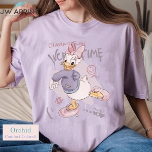 Camiseta retrô dos anos 90 com estampa de Daisy Duck, tema de viagem de garotas da Disney, design vintage para férias, perfeita para amantes da Disney, presente para fãs de Duck