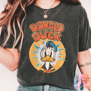 90年代風レトロドナルドダックのクワックシャツ、ディズニーファミリーバケーションTシャツ、ディズニーランドギフト、ドナルドの面白いデザイン、マジックキングダムファンアパレル