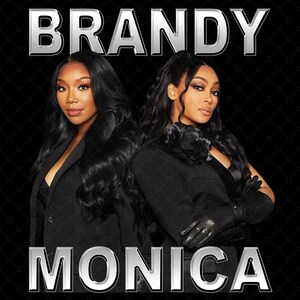 Pode incluir: Imagem promocional com Brandy e Monica. A palavra "BRANDY" está no topo e "MONICA" na parte inferior, ambas em texto prateado com contorno. O fundo é preto com um padrão subtil.