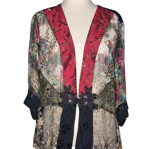 Chaqueta vintage Spencer Alexis de mezcla de seda con patchwork, estilo bohemio, bordada, hecha en EE. UU., estilo años 90, con frente abierto, ideal para superponer capas.