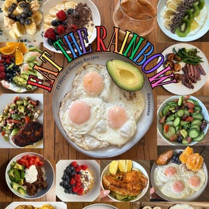Puede incluir: Un collage colorido de opciones de alimentos saludables, incluyendo huevos, frutas y verduras. La imagen presenta varios platos dispuestos sobre una superficie de madera, con el texto "EAT THE RAINBOW" y "21 Days of Healthy Recipes".