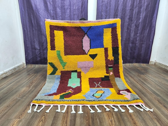 Moroccan Berber Rug: Handwoven Wool with Geometric Pattern