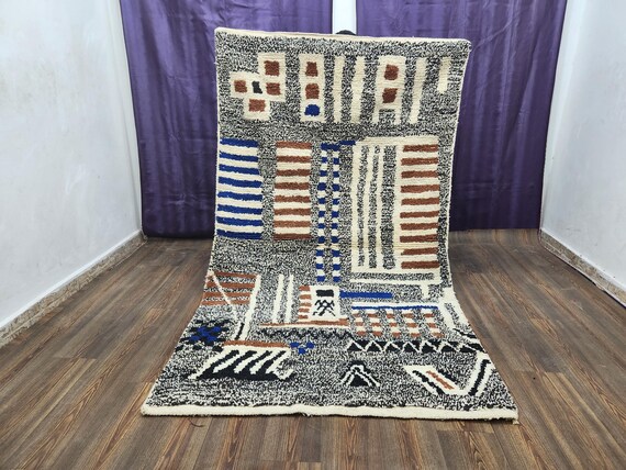 Moroccan Berber Rug: Vibrant Wool, Handmade - Geometric Designs