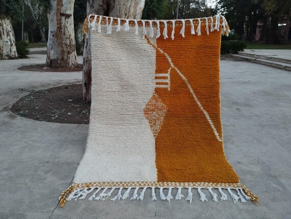 Moroccan Berber Rug: Handwoven Wool - Orange and White Geometric