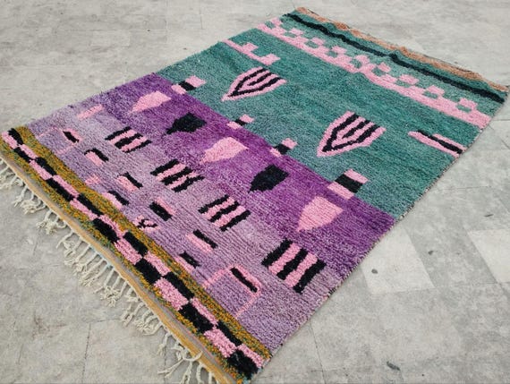 Moroccan Wool Rug: Vibrant Geometric Design - Fringed Edges