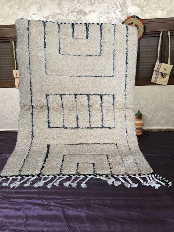 Handmade Moroccan Wool Rug, Geometric Berber Pattern (Cream & Blue)
