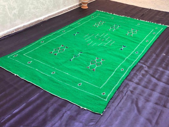 Zanafi Kilim Rug: Green Wool with Berber Designs - Handwoven, 9x12