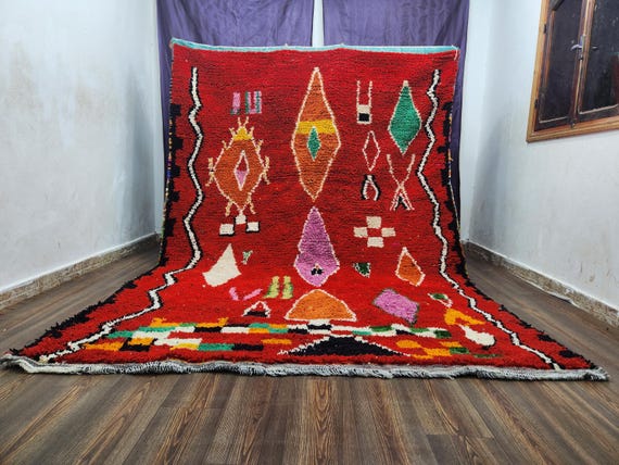 Red Floor Rug: Soft and Cozy Texture (Medium Size)