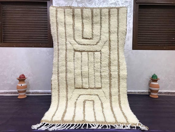 Moroccan Wool Rug: Hand-Knotted White Berber Design - Plush Soft Feel