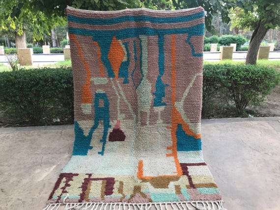 Moroccan Wool Rug: Berber Style Geometric Pattern (Living Room Size)