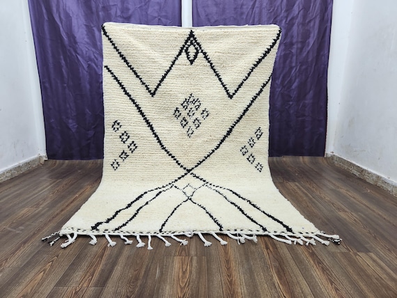 Handwoven Rug: Wool Blend Floor Covering (3x5 Feet)