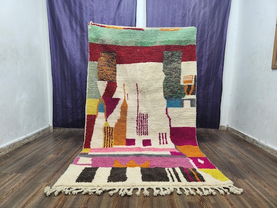 Moroccan Berber Rug: Handwoven Wool with Geometric Pattern