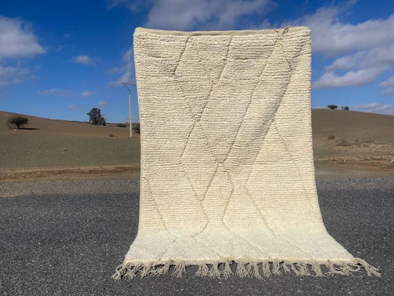 Moroccan Wool Rug - Handwoven White Diamond Pattern, Soft and Durable